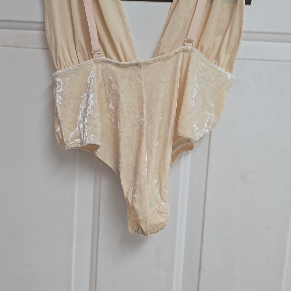Set HAH Intimates Comin’ in Haht Cream Velvet Bodysuit and Pants - Picture 7 of 15